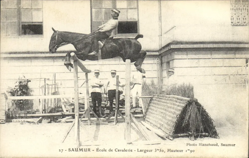 Saumur — Escola de Cavalaria — salto de obstáculos — Foto Blanchaud, Saumur - Frente