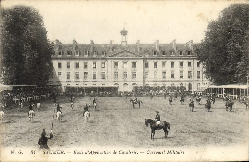 Saumur — Schule für Kavallerieanwendung — Militärkarussell - Vorderseite