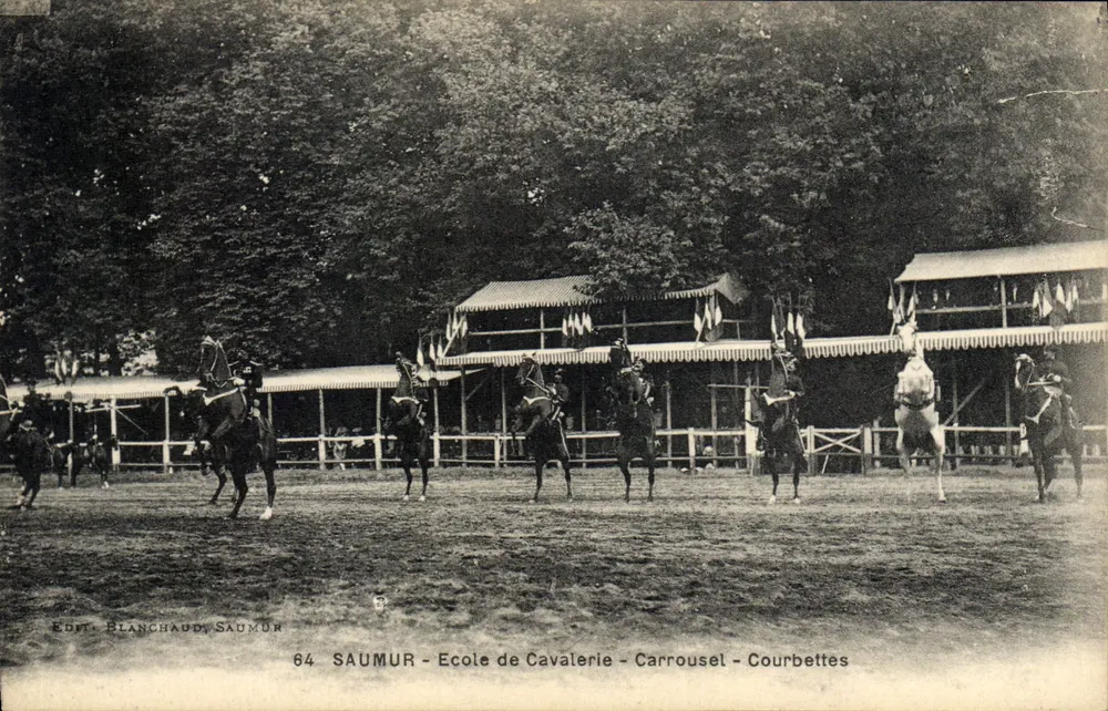 Saumur - Reitakademie - Karussell - Courbettes - Vorderseite