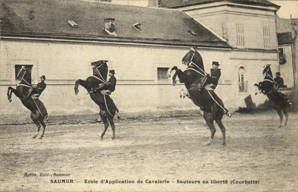 Saumur — Schule für Reitkunst — Reiter in Freiheit (Courbette) — Robin, Verlag, Saumur - Vorderseite