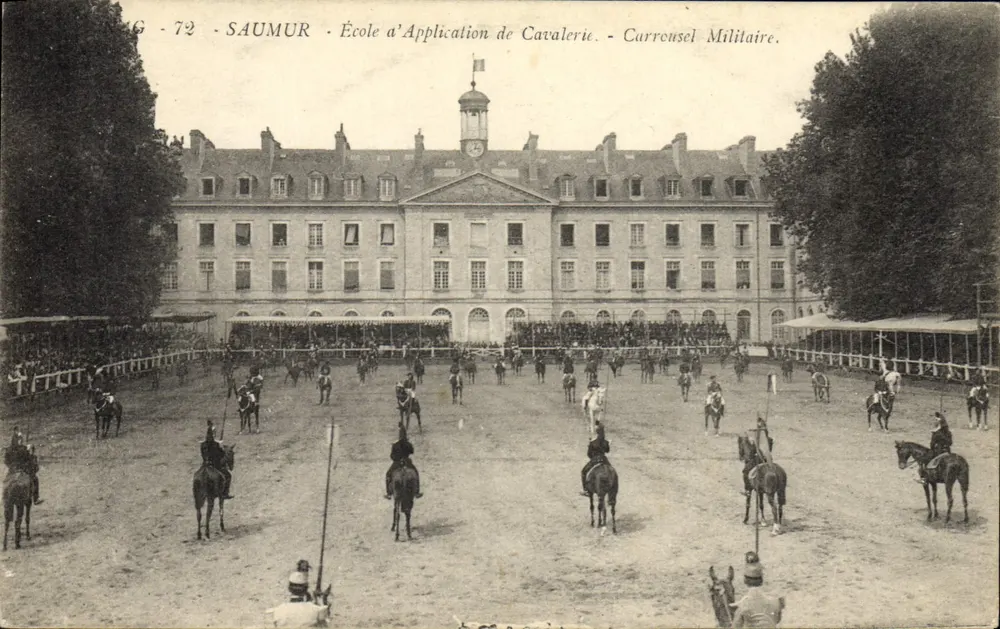 Saumur — Schule für Reitkunst — Militärsquare - Vorderseite
