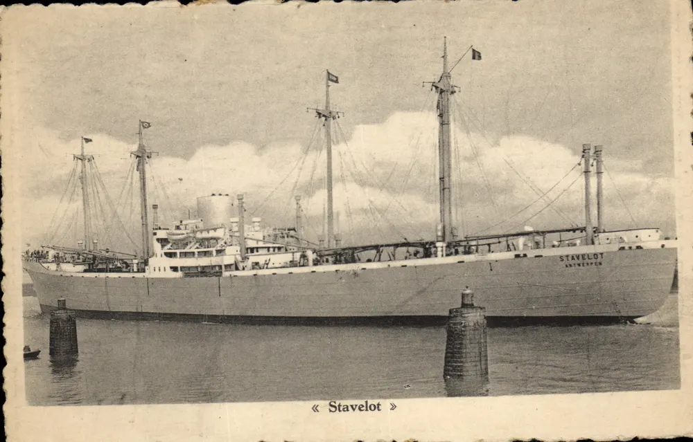 O navio « Stavelot » — Antwerpen — Foto J. v. Heesch, Deurne - Frente