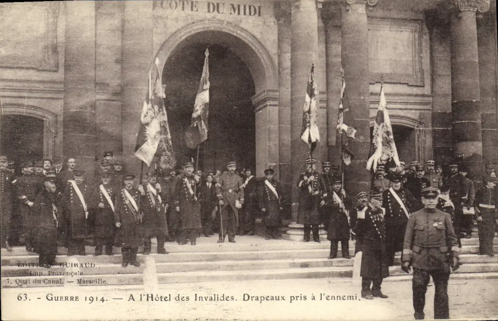 Hôtel des Invalides — Fahnen vom Feind erobert — Edition Guiraud, Marseille - Vorderseite