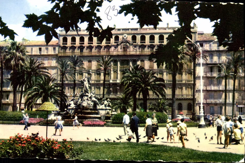 Plaats van de Vrijheid in Toulon — uitzicht op de fontein en gebouw — Uitgaven A.R.I.S. n° 300-112 - Voorkant