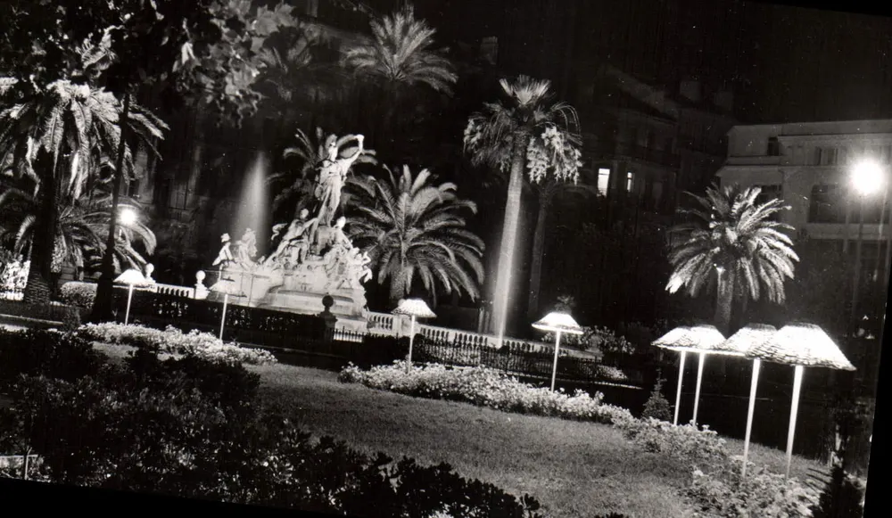 Toulon - Die Place de la Liberté - bei Nacht und die Gärten — Éditions S.E.P.T. - 74-51A - Vorderseite