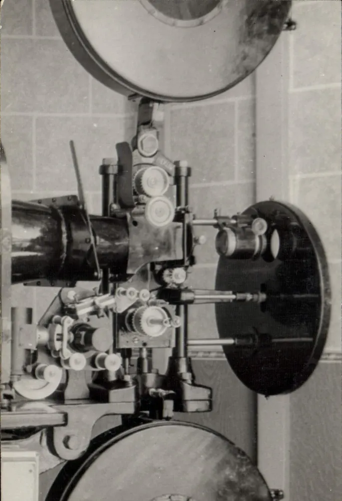 Máquina de cinema — detalhe mecânico — Carta postal n°3 - Frente