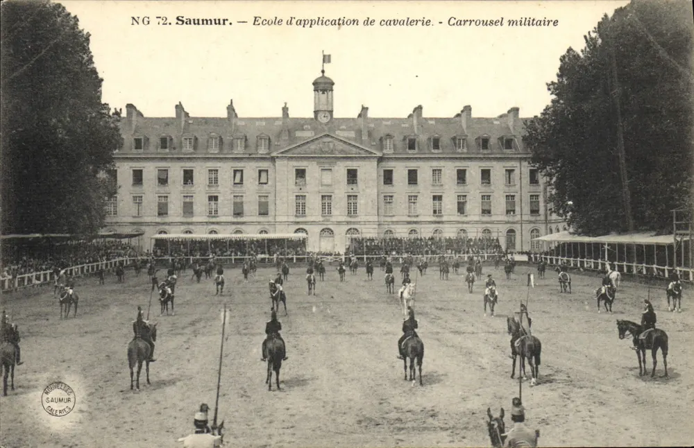 Saumur — Schule für Reitkunst — Militärcarrousel — Muviellies Galeries, n° NG 72 - Vorderseite