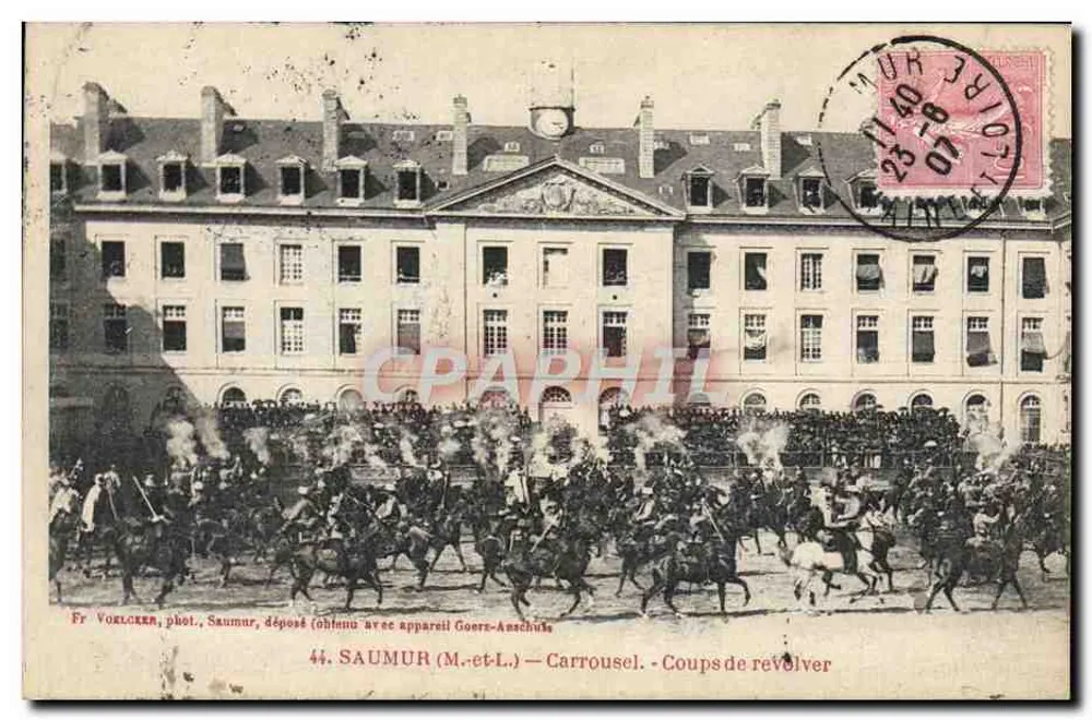 Saumur (M.-et-L.) — Karussell. Schuss mit Revolver — Fr. Voklcker, phot. Saumur, abgelegt (mit Apparat Goers-Anschutz erlangt) - Vorderseite