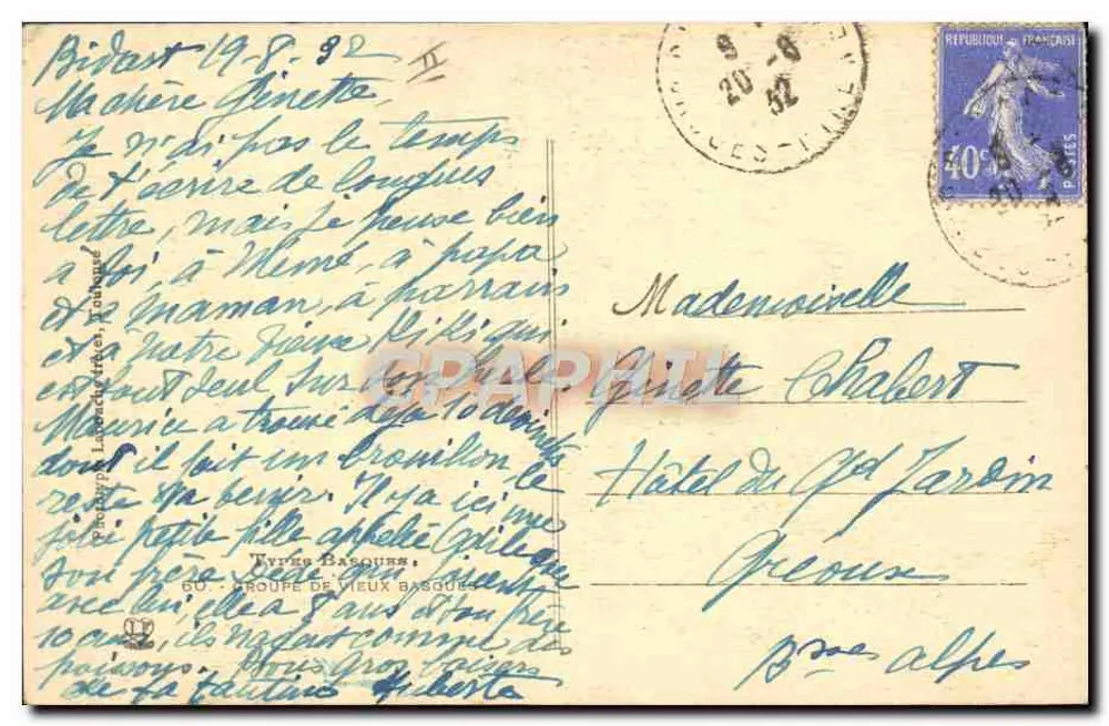 Duas pessoas sob um guarda-chuva — desenho assinado 'A. T.' em 1928 — editor não visível - Verso