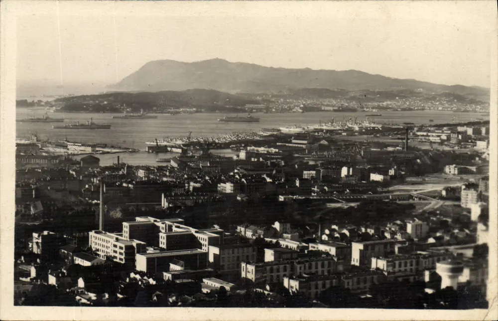 Vue panoramique de Toulon — port et ville — éditeur MARY, 607 Toulon - Frente