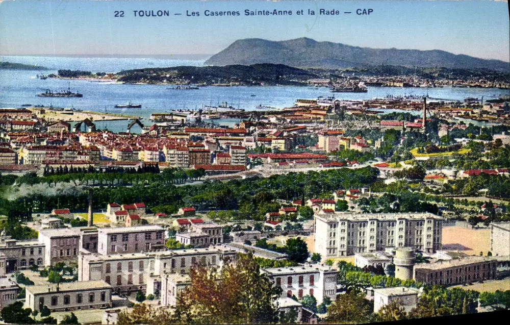 Toulon — Die Kasernen Sainte-Anne und der Hafen — Antike Ansichtskarte - Vorderseite