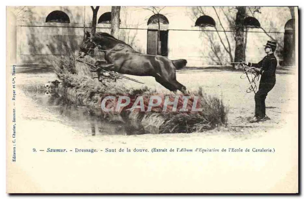 Saumur - Dressur - Über die Gräben springen — Auszug aus dem Reitbuch der Kavallerieschule, Verleger G. Chartier, Nancy, Nr. 9 - Vorderseite