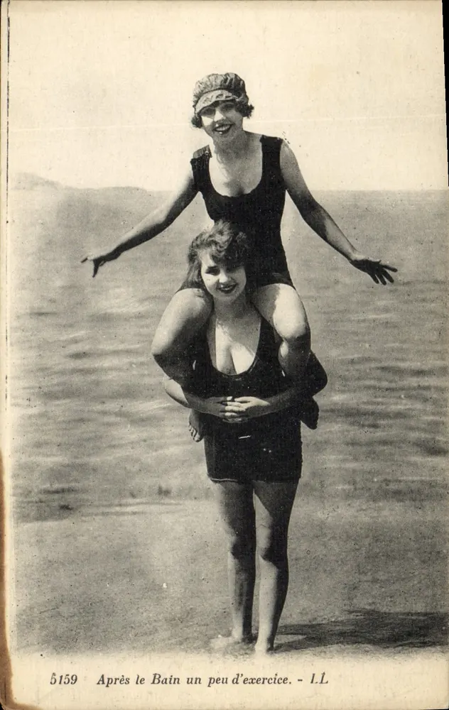 Zwei junge Frauen in Badeanzügen — Nach dem Bad ein bisschen Sport — I.L. Nr. 5159 - Vorderseite