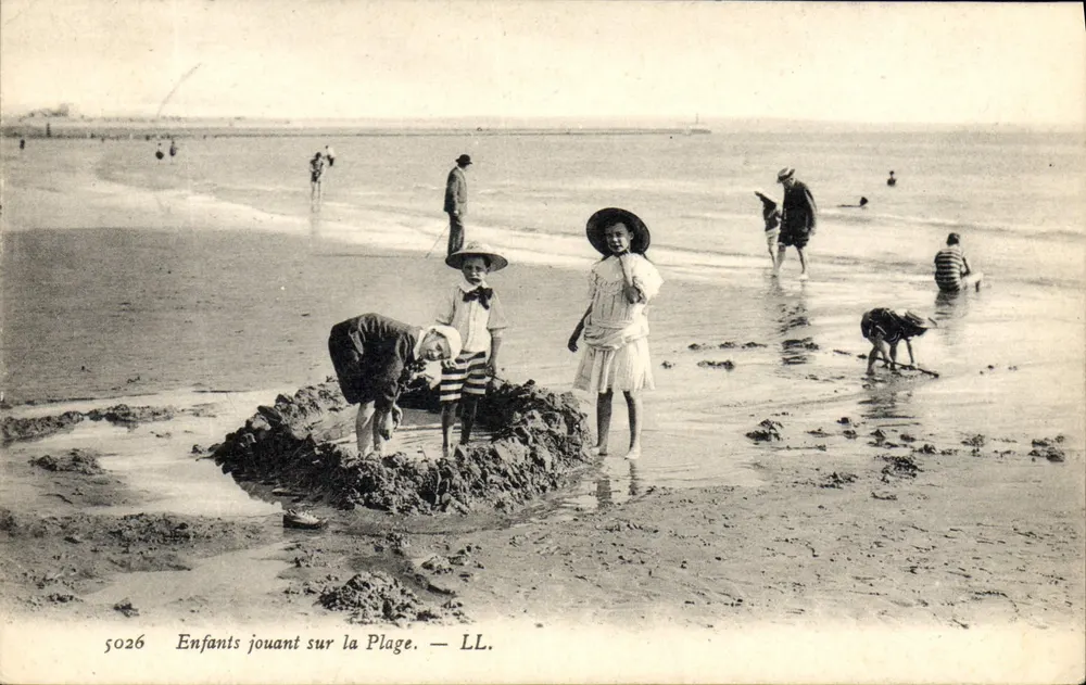 Kinder, die am Strand spielen — LL. — Nr. 5026 - Vorderseite