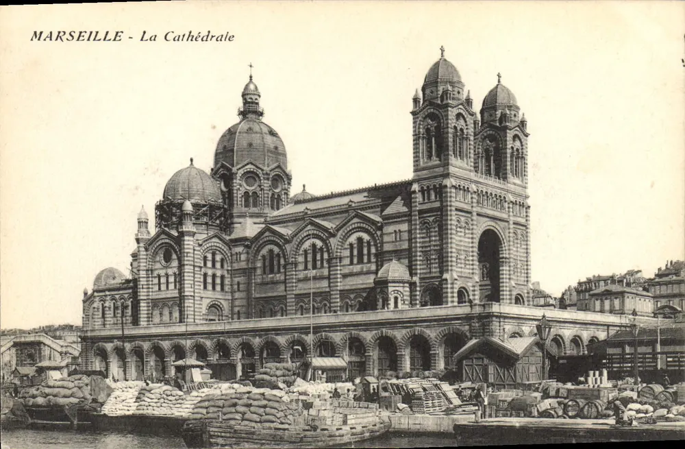 Marselha - A Catedral — vista do porto, editor não identificado - Frente