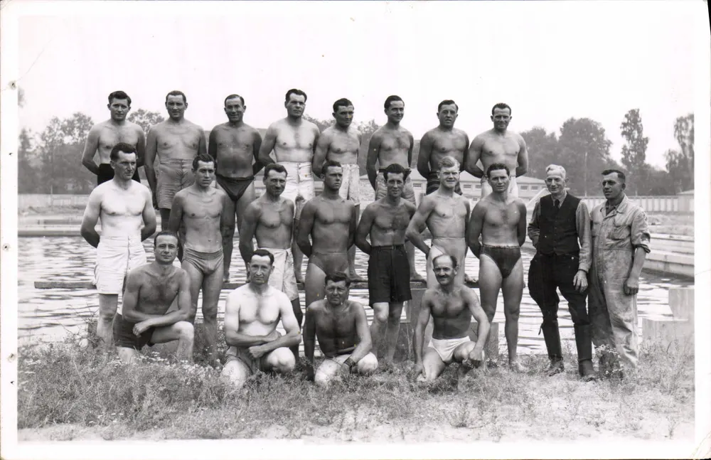 Männer Schwimmteam — Tancha — unbekannter Verlag, Seriennummer nicht sichtbar - Vorderseite