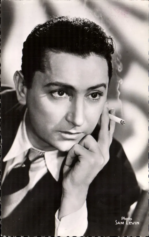 Pierre Brasseur — retrato em preto e branco — Foto Sam Levin - Frente