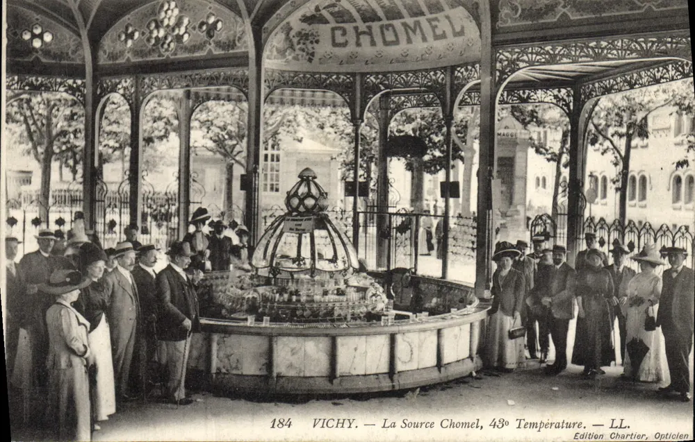 Vichy — A Fonte Chomel, 43° Temperatura — Edição Chartier, Óptico - Frente