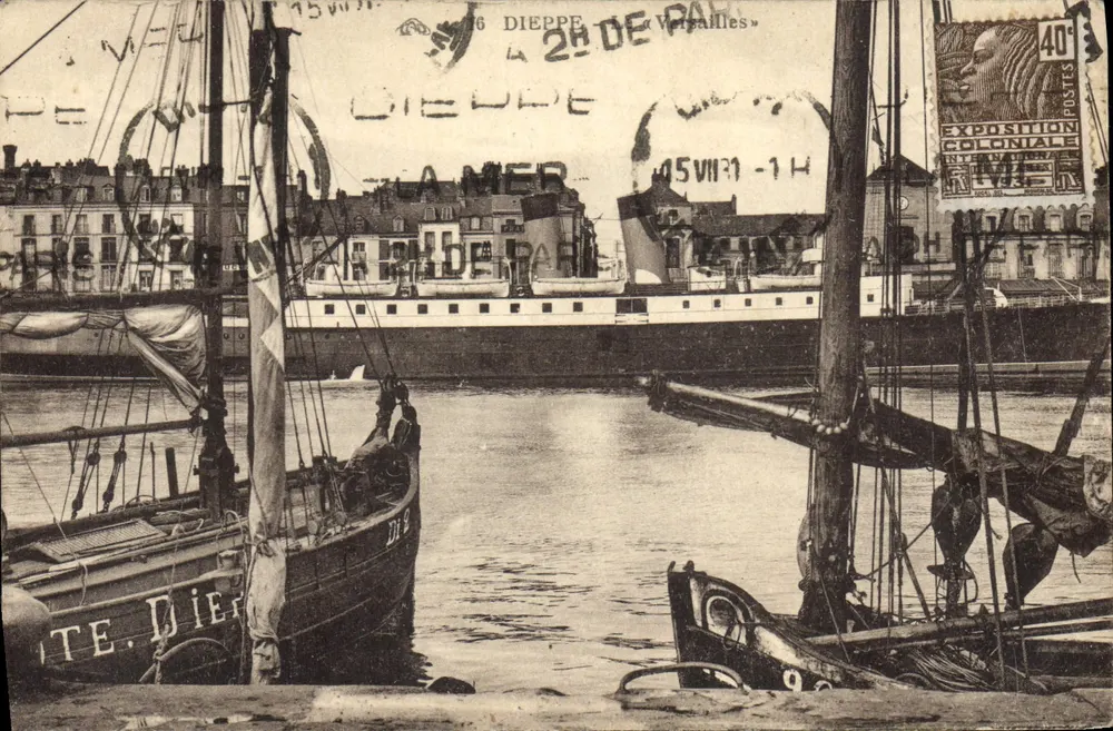 Porto de Dieppe — Vista dos barcos e do cais — Editor: G. Anceaux, Paris - Frente