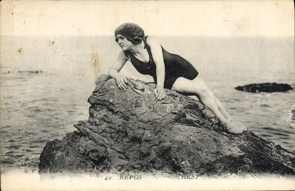 Frau im Badeanzug — auf Felsen ruhend — G. F. Le Havre, n°40 - Vorderseite