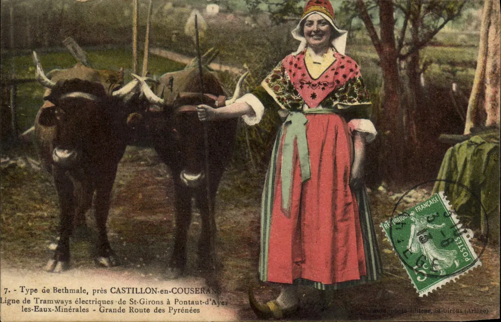 Frau im traditionellen Kleidungsstück nahe Castillon-en-Couserans — Typ von Bethmale — Foto-Verlag St-Girons (Ariège) - Vorderseite