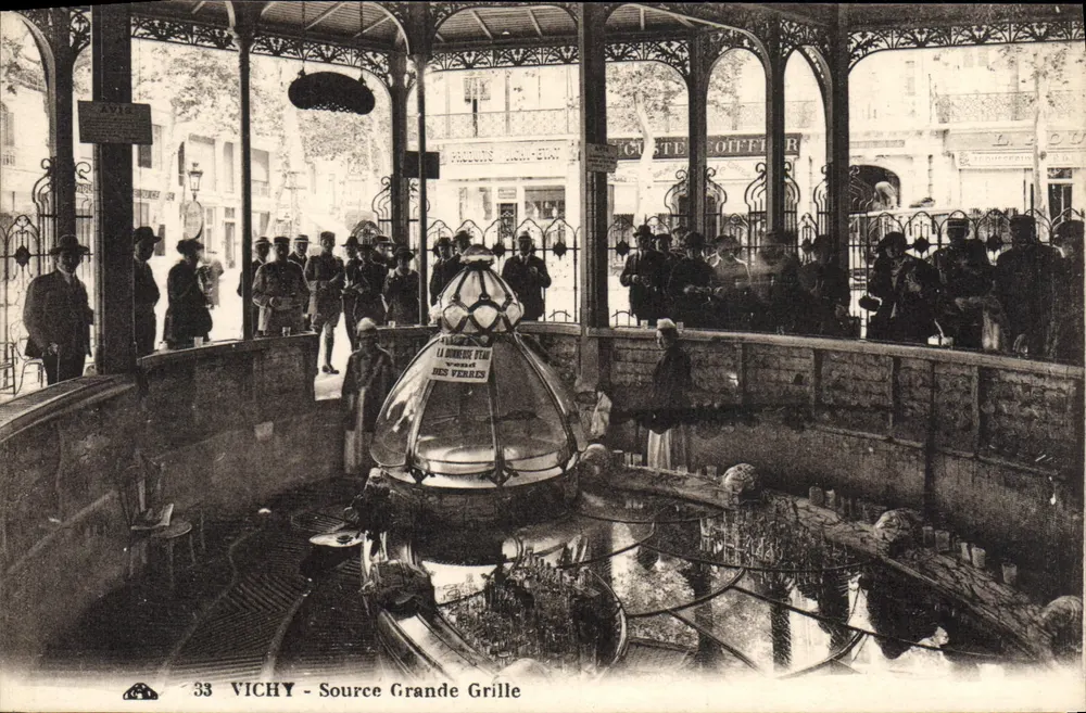 Vichy - Fonte Grande Grille — editor 'Album des Arts Photographiques, Strasbourg' — n° 33 - Frente