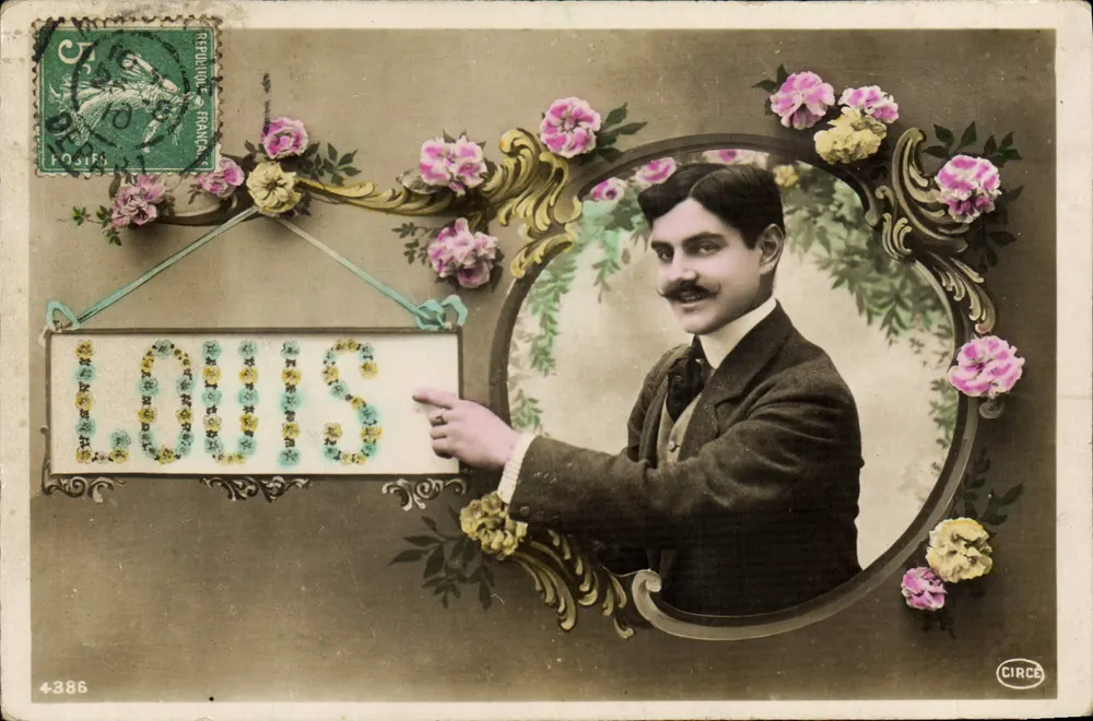 Homem de terno — retrato com placa 'LOUIS' — CIRCS n°4386 - Frente
