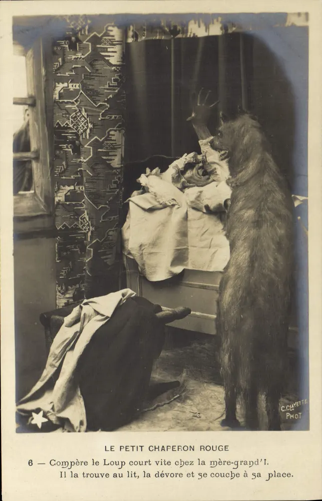O Pequeno Polegar Vermelho — cena do lobo devorando a avó — C. Cluyette Fot. - Frente