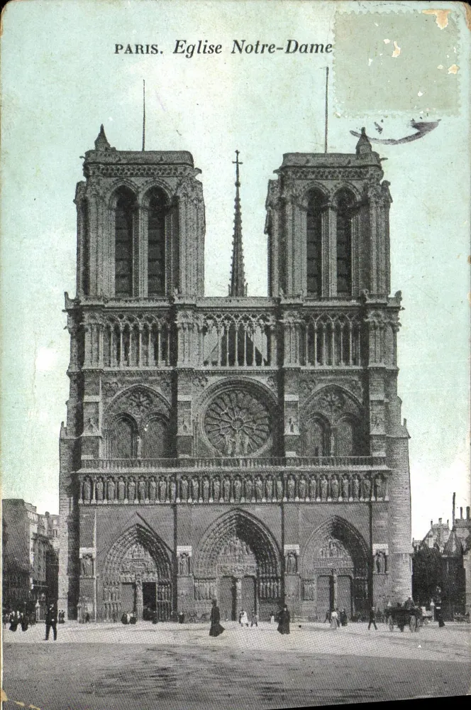 Paris. Igreja de Nossa Senhora — vista da fachada — editor não identificado - Frente