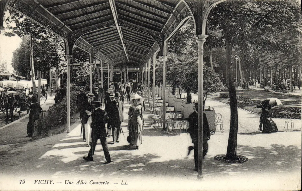 Vichy — Uma Avenida Coberta — LL. n°79 - Frente