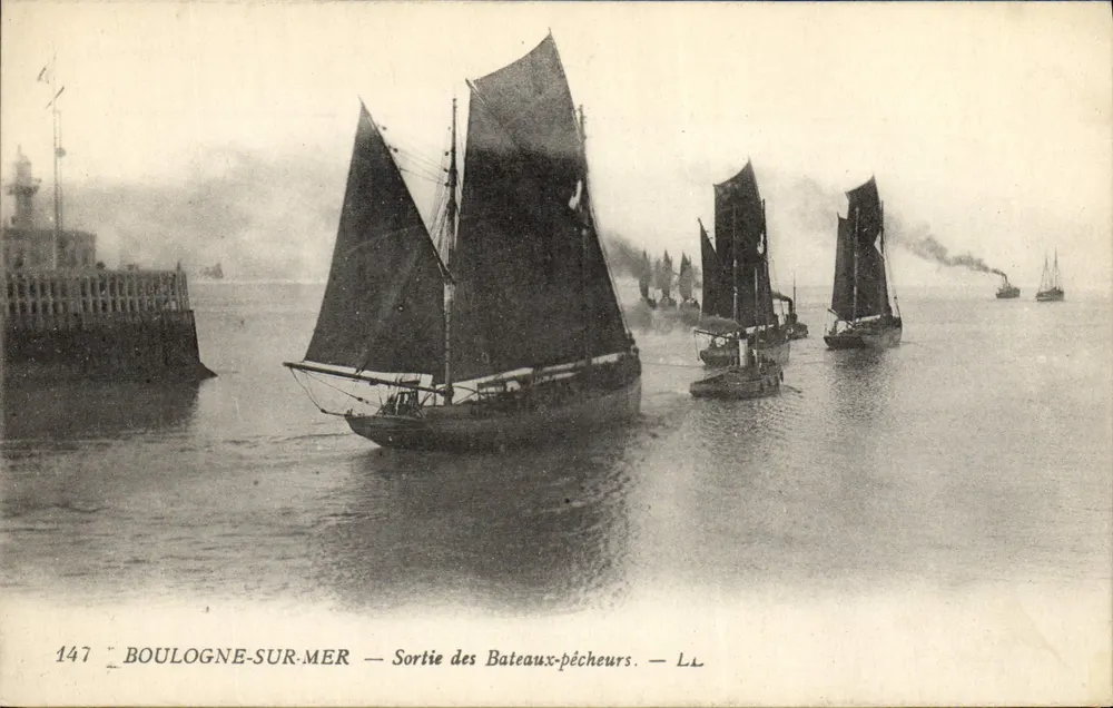 Boulogne-sur-Mer — Abfahrt der Fischboote — LL - Vorderseite