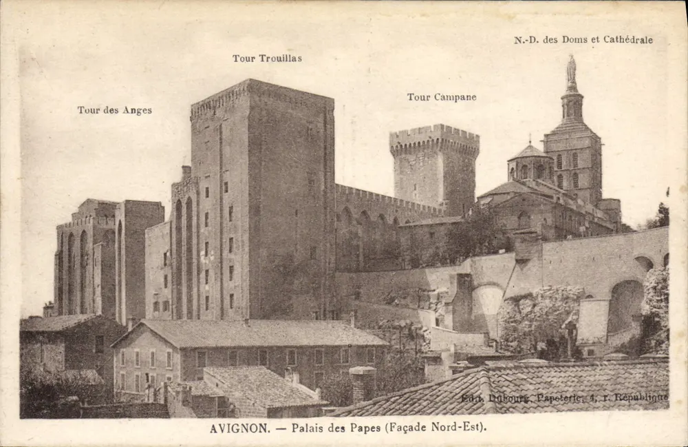 Avignon — Palácio dos Papas (Fachada Nordeste) — Éd. Dubourg, Papeterie, 4, R. République - Frente
