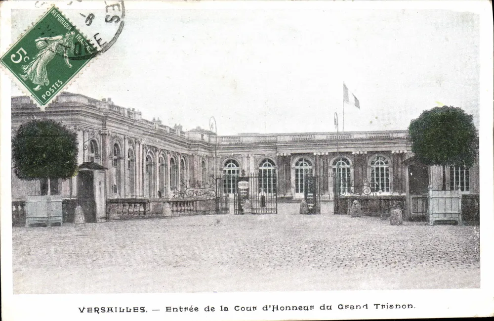 Versailles — Eingang zur Cour d'Honneur des Grand Trianon - Vorderseite