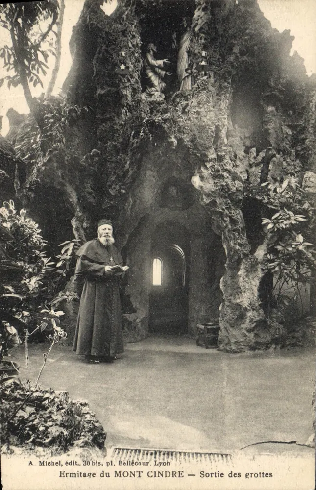 Ermitagem do MONT CINDRE — Saída das cavernas — A. Michel, editor, 30 bis, pl. Bellecour, Lyon - Frente
