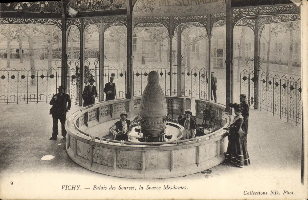 Vichy — Palácio das Fontes, a Fonte das Senhoras — Coleções ND. Fot. n°9 - Frente