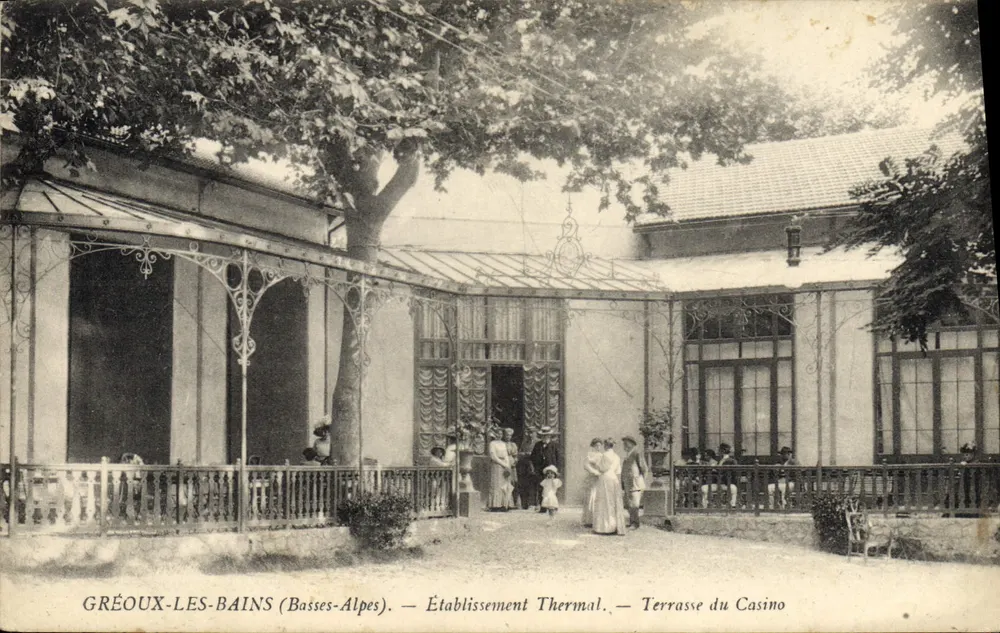 Gréoux-les-Bains (Basses-Alpes) — Thermalbad — Terrasse des Casinos - Vorderseite