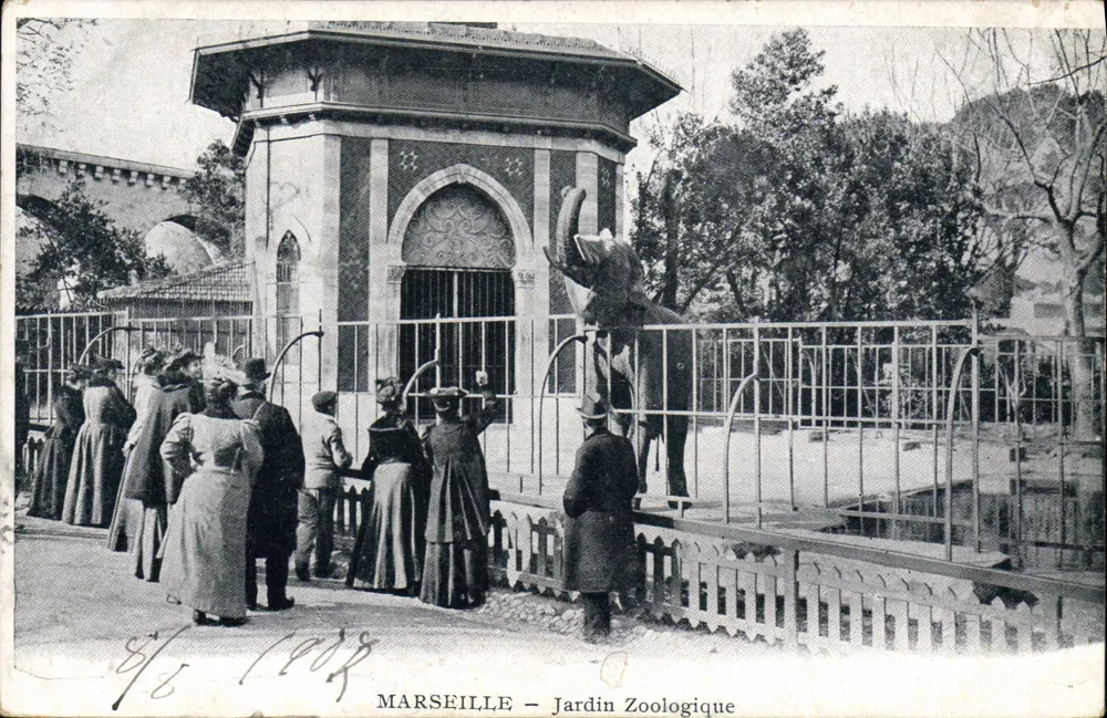 Marseille — Zoologischer Garten — Eingang mit Elefantenskulptur - Vorderseite
