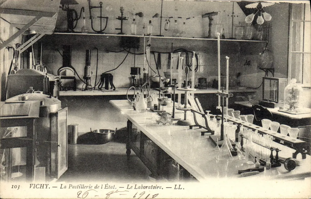 Vichy — Das staatliche Pharmazeutische Laboratorium — LL. - Vorderseite