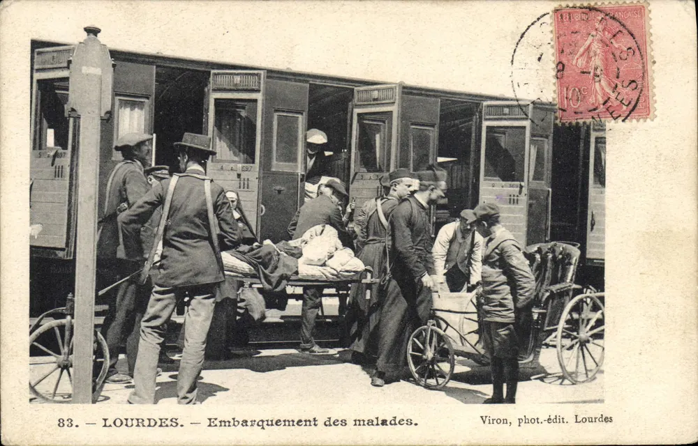 Lourdes — Embarque de enfermos — Viron, fot.-ed. Lourdes - Anverso
