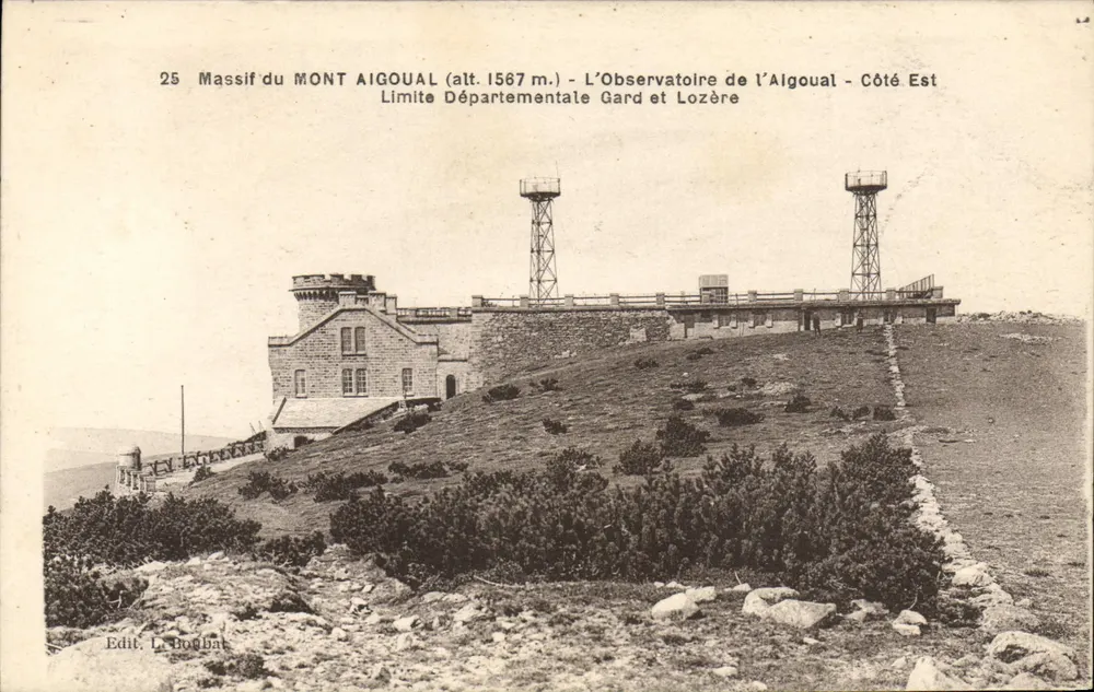 Massiv des Mont Aigoual (Höhe 1567 m.) — Das Observatorium von Aigoual — Ostseite — Edit. L. Bobhat - Vorderseite