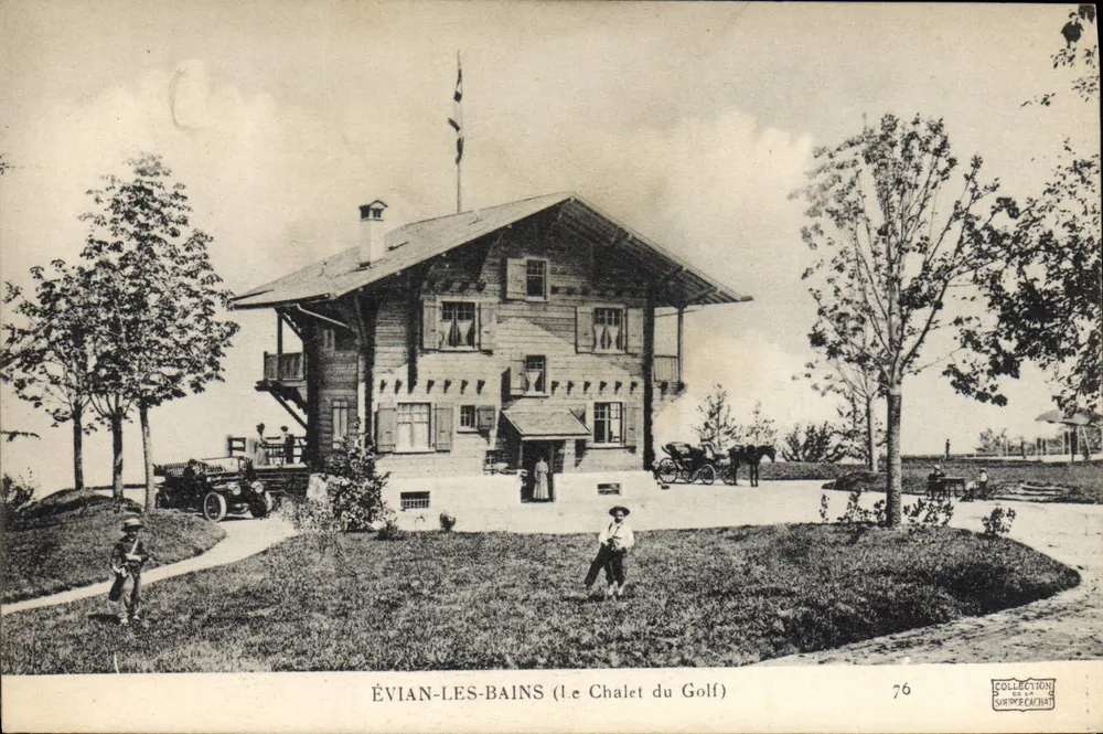 ÉVIAN-LES-BAINS (Chalet Golfowy) — widok chaletu z samochodami i dziećmi — kolekcja Sauvage pieczęć nr 76 - Awers