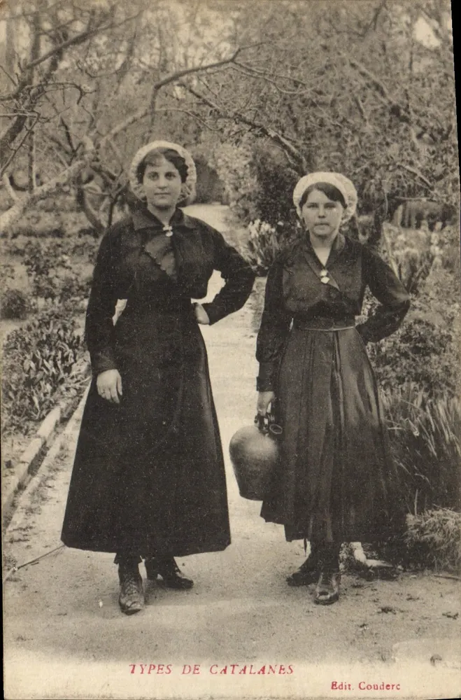 Duas mulheres catalãs — trajadas com trajes tradicionais — Edit. Couderc - Frente