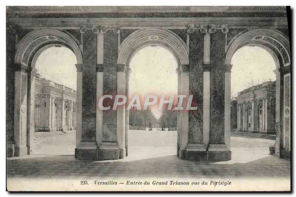Versailles — Eingang zum Grand Trianon vom Peristyle aus gesehen - Vorderseite
