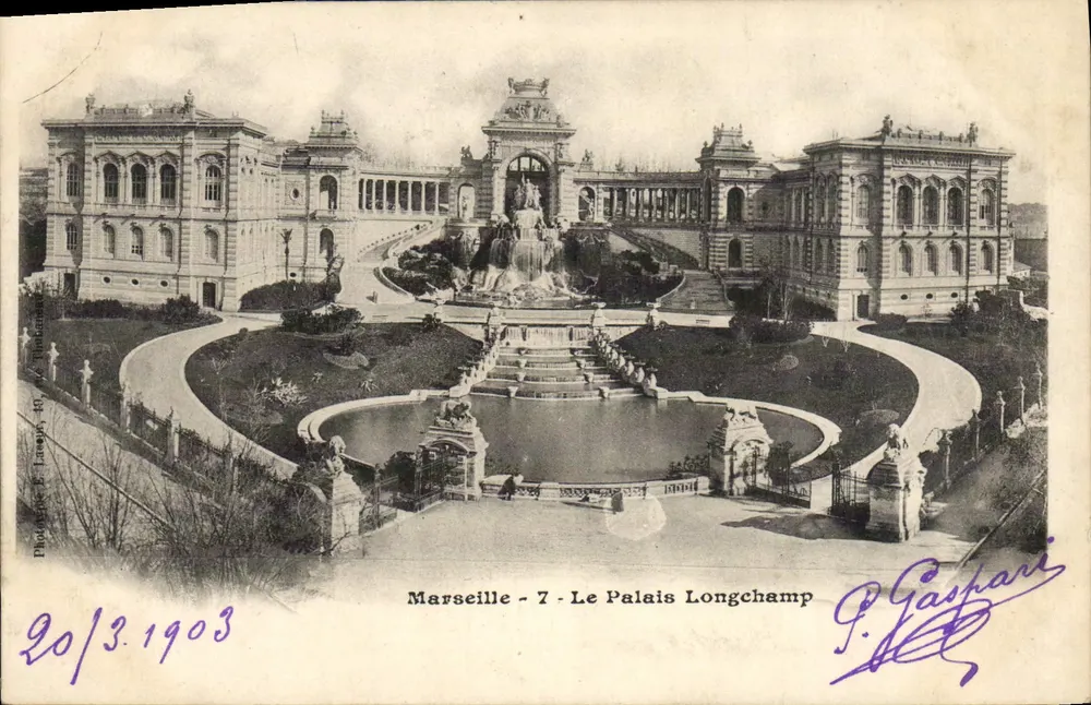 Marselha - O Palácio Longchamp — vista do jardim com fonte — Fotógrafo P. Gaspari - Frente