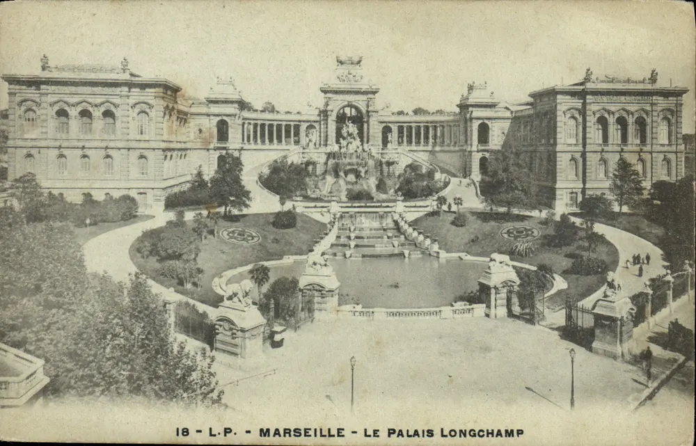 Marselha - O Palácio Longchamp — vista do jardim com fonte e edifícios — L.P. n°18 - Frente