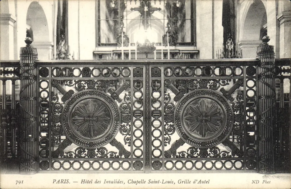 Paris — Hotel des Invalides, Kapelle Saint-Louis, Altar-Gitter - Vorderseite