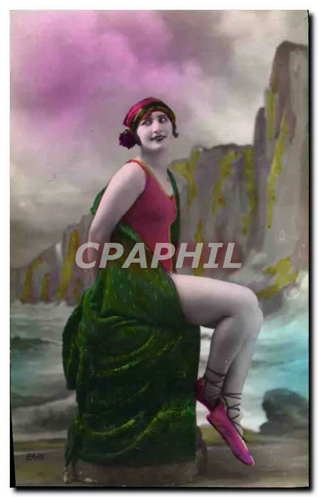 Mulher em traje de banho — pose sobre rochedo — n° 2441 - Frente