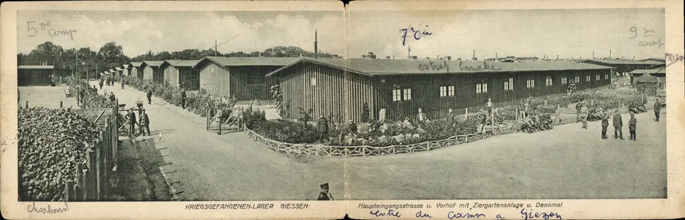 Kriegsgefangenenlager in Giessen — Eingang zum Lager mit Ziergarten und Denkmal — Verlag: Verlag Helfenberg Korten-Wiedenbrück - Vorderseite