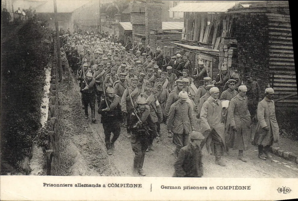 Prisioneros alemanes en COMPIÈGNE — E. Le Deley, editor 1927, Boulevard de Sébastopol, París - Anverso