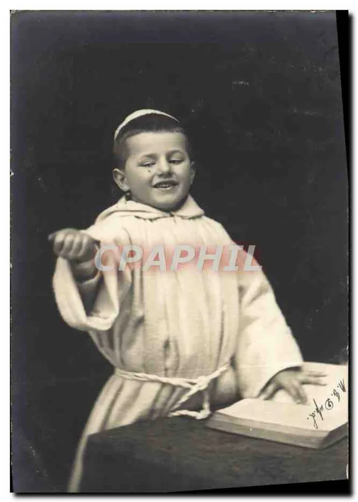 Kind in Mönchskleidung — Studiofotografie - Vorderseite